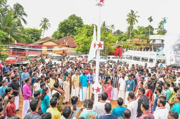 സി.പി.എം നേതൃത്വത്തിന് വിമർശനം; പിണറായിയുടെ നിലപാടുകൾ പരാജയകാരണമെന്ന് ഡി.വൈ.എഫ്.ഐ