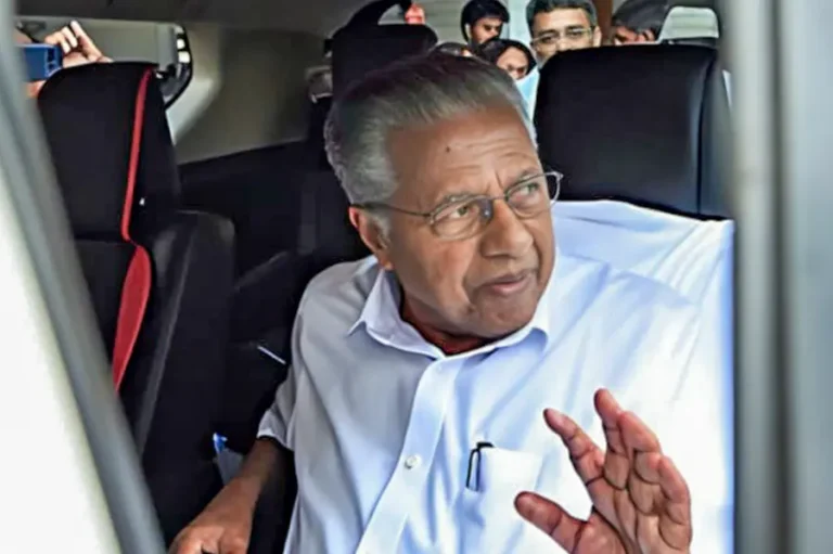 പ്രോട്ടോക്കോൾ ലംഘനം: കേരള ഹൗസ് ഓഫീസർക്ക് സസ്പെൻഷൻ; നടപടികൾ കടുപ്പിക്കാൻ സർക്കാർ പ്രോട്ടോക്കോൾ ലംഘനം: കേരള ഹൗസ് ഓഫീസർക്ക് സസ്പെൻഷൻ; നടപടികൾ കടുപ്പിക്കാൻ സർക്കാർ