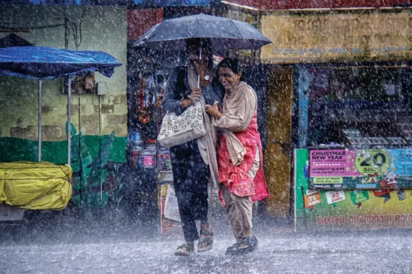 മഴ മുന്നറിയിപ്പ്: മൂന്ന് ജില്ലകളിൽ ഓറഞ്ച് അലർട്ട്; അതിശക്തമായ മഴയ്ക്ക് സാധ്യത