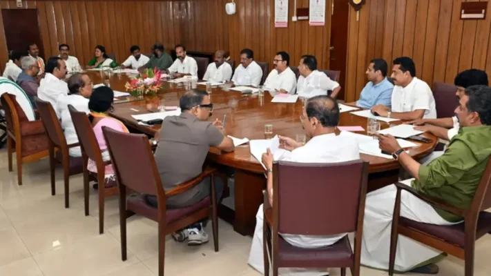 മുന്‍ ഐഎഎസ് ഉദ്യോഗസ്ഥരും ഡോക്ടര്‍മാരും യുഡിഎഫ് മന്ത്രിമാരുടെ പേഴ്‌സണല്‍ സ്റ്റാഫില്‍ ; ബിന്ദുകൃഷ്ണയ്ക്കും ലിജുവിനും ഇതുവരെ പ്രൈവറ്റ് സെക്രട്ടറിമാരായില്ല.