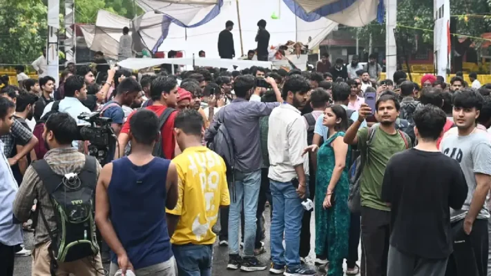 പോലീസ് അടിച്ചമർത്തലിലും പിന്മാറാതെ പാറ്റകൾ; ഇന്നും പാർലമെന്റിലേക്ക് മാർച്ച് നടത്തുമെന്ന് CJP