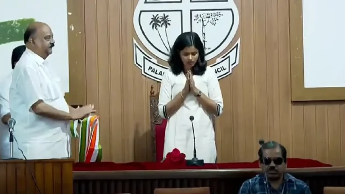 പാലാ നഗരസഭയിൽ ദിയ ബിനു പുറത്ത്; യുഡിഎഫിനെതിരായ എൽഡിഎഫിന്റെ അവിശ്വാസ പ്രമേയം പാസായി
