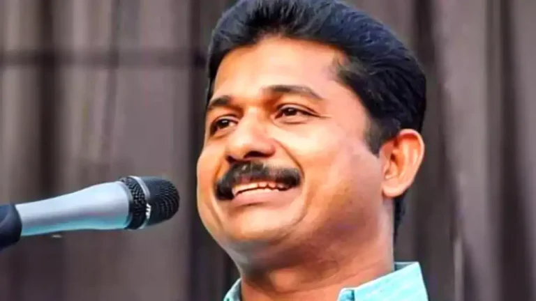 എഡിറ്റർക്കെതിരെ നടപടി എടുത്താൽ എന്താണ് പ്രശ്നം? ദേശാഭിമാനി വാരാന്തപതിപ്പ് വിവാദത്തിൽ നിലപാട് വ്യക്തമാക്കി എം. സ്വരാജ്; നടപടി എടുത്തിട്ടില്ലെന്നും പ്രതികരണം എഡിറ്റർക്കെതിരെ നടപടി എടുത്താൽ എന്താണ് പ്രശ്നം? ദേശാഭിമാനി വാരാന്തപതിപ്പ് വിവാദത്തിൽ നിലപാട് വ്യക്തമാക്കി എം. സ്വരാജ്; നടപടി എടുത്തിട്ടില്ലെന്നും പ്രതികരണം