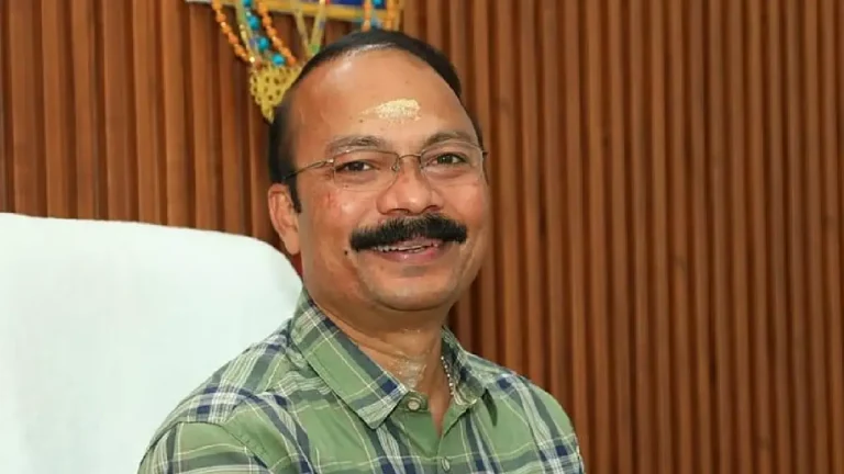 ശബരിമല സ്വർണക്കൊള്ള അന്വേഷണം: പി. എസ്. പ്രശാന്ത് എസ്ഐടി കസ്റ്റഡിയിൽ P. S. Prashanth being escorted by the SIT in connection with the Sabarimala gold theft case.