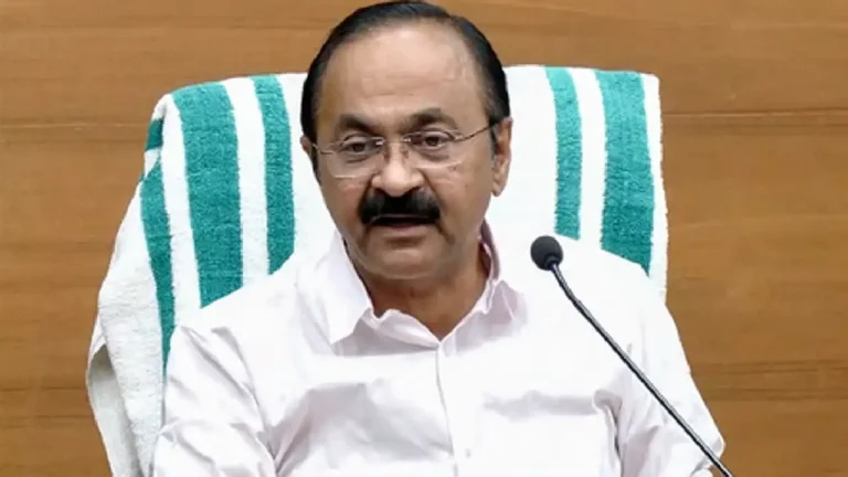 ‘ മകന്റെ ഭാര്യയ്ക്കു പരമ്പരാഗത ഭക്ഷണ രീതികൾ പകർന്നു നൽകണം’: സതീശന്റെ പരാമർശം സ്ത്രീവിരുദ്ധമെന്ന് വിമർശനം ‘ മകന്റെ ഭാര്യയ്ക്കു പരമ്പരാഗത ഭക്ഷണ രീതികൾ പകർന്നു നൽകണം’: സതീശന്റെ പരാമർശം സ്ത്രീവിരുദ്ധമെന്ന് വിമർശനം