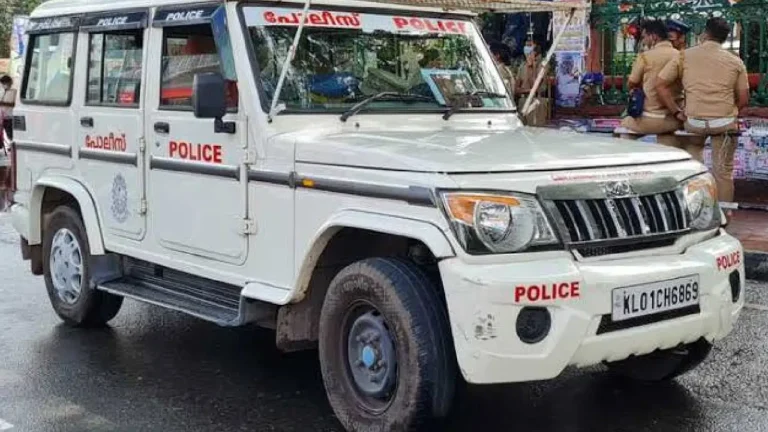 ജന്മനാ വൈകല്യം ബാധിച്ച കുട്ടികളുടെ ചിത്രം ഉപയോഗിച്ച് പണംതട്ടി: മുസ്ല്യാർക്കെതിരേ പരാതി Disabled twins fraud misuse