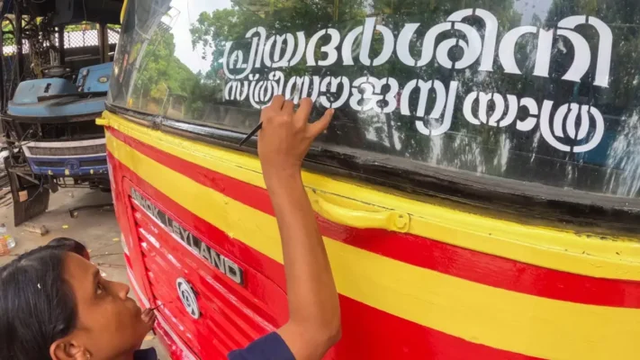 പ്രിയമായോ പ്രിയദർശിനി യാത്ര : വനിതാ യാത്രികരുടെ എണ്ണത്തിൽ വർധനവ്.