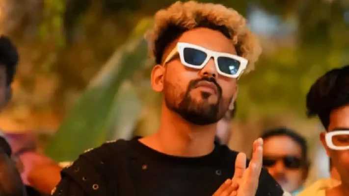 Kerala YouTuber influencer smartphone livestream illustration