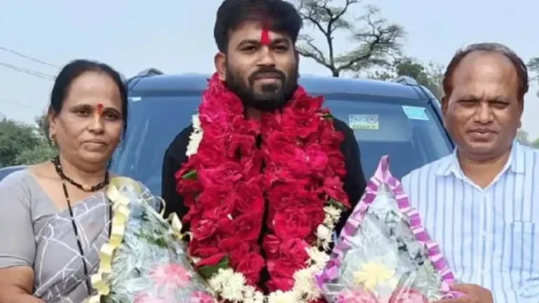 അഭിജിത് ദിപ്കെ ഇനി വിയർക്കും; യുഎസ് പഠനത്തിന് പണം എവിടെ നിന്ന്?" അഭിജീത് ദിപ്കെയുടെ കുടുംബത്തിന്റെ സാമ്പത്തിക ഇടപാടുകൾ അന്വേഷിക്കണമെന്ന് ആവശ്യം; സിജെപിയുടെ ₹1 കോടി ഫണ്ടും ചോദ്യചിഹ്നത്തിൽ! അഭിജീത് ദിപ്കെയുടെ സാമ്പത്തിക ഇടപാടുകളും സിജെപിയുടെ നിയമസഹായ ഫണ്ടും സംബന്ധിച്ച് അന്വേഷണം ആവശ്യപ്പെട്ട സംഭവവികാസം