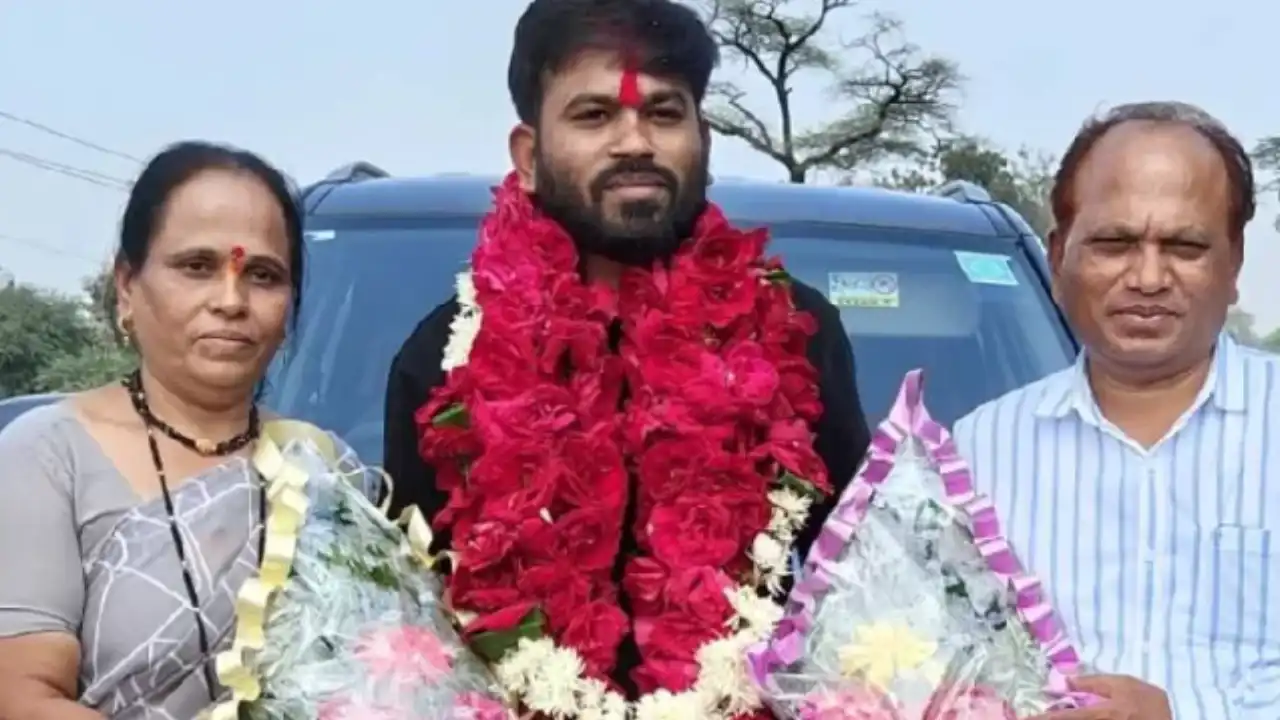 അഭിജീത് ദിപ്കെയുടെ സാമ്പത്തിക ഇടപാടുകളും സിജെപിയുടെ നിയമസഹായ ഫണ്ടും സംബന്ധിച്ച് അന്വേഷണം ആവശ്യപ്പെട്ട സംഭവവികാസം