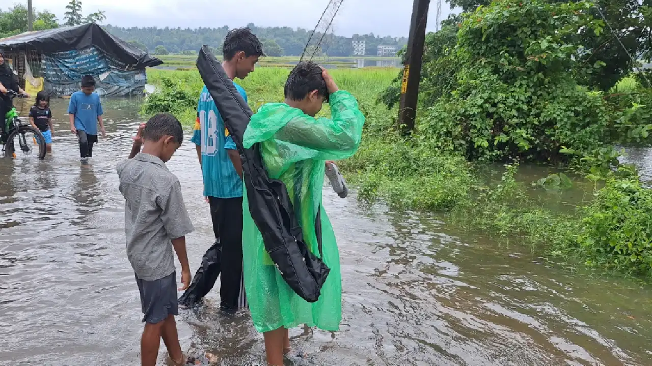 ന്യൂനമർദത്തിന്റെ സ്വാധീനത്തിൽ കേരളത്തിൽ ശക്തമായ മഴയ്ക്ക് സാധ്യതയെന്ന കാലാവസ്ഥാ മുന്നറിയിപ്പ്