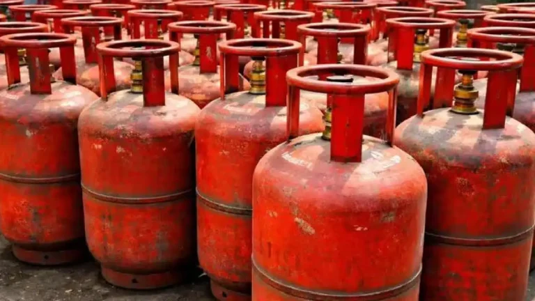 LPG പാചകവാതക സിലിണ്ടർ ബുക്കിങ് റദ്ദാക്കുന്നതുമായി ബന്ധപ്പെട്ട ഉപഭോക്താക്കളുടെ പരാതി