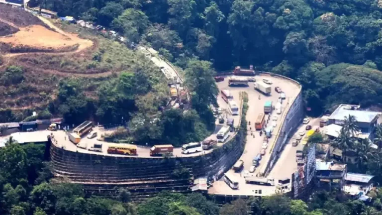 വടക്കൻ ജില്ലകളിൽ കനത്ത മഴ; താമരശ്ശേരി ചുരത്തിലൂടെയുള്ള യാത്ര ഒഴിവാക്കാൻ നിർദ്ദേശം; ഭാരവാഹനങ്ങൾക്കും വിനോദസഞ്ചാരികൾക്കും നിയന്ത്രണം വടക്കൻ ജില്ലകളിൽ കനത്ത മഴ; താമരശ്ശേരി ചുരത്തിലൂടെയുള്ള യാത്ര ഒഴിവാക്കാൻ നിർദ്ദേശം; ഭാരവാഹനങ്ങൾക്കും വിനോദസഞ്ചാരികൾക്കും നിയന്ത്രണം