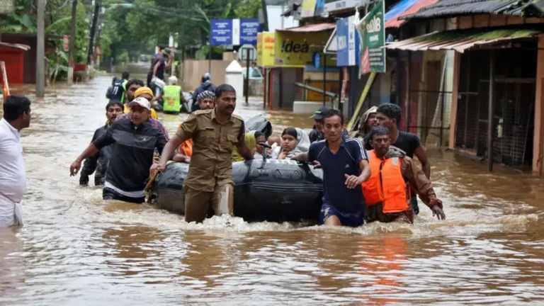 ദുരിതപ്പെയ്ത്ത് തുടരുന്നു; ദുരിതാശ്വാസ ക്യാമ്പുകളിലും വെള്ളം കയറി, ആശങ്കയിൽ ജനം