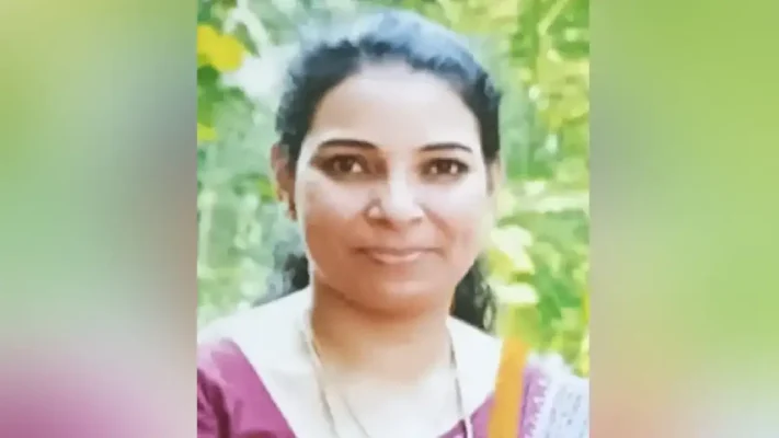 മകളെ ബസ് കയറ്റി വിടാനെത്തി; ശേഷം സ്കൂട്ടറിനടുത്തേക്ക് നടന്ന സ്ത്രീ കെഎസ്ആർടിസി ബസിടിച്ച് ദാരുണാന്ത്യം