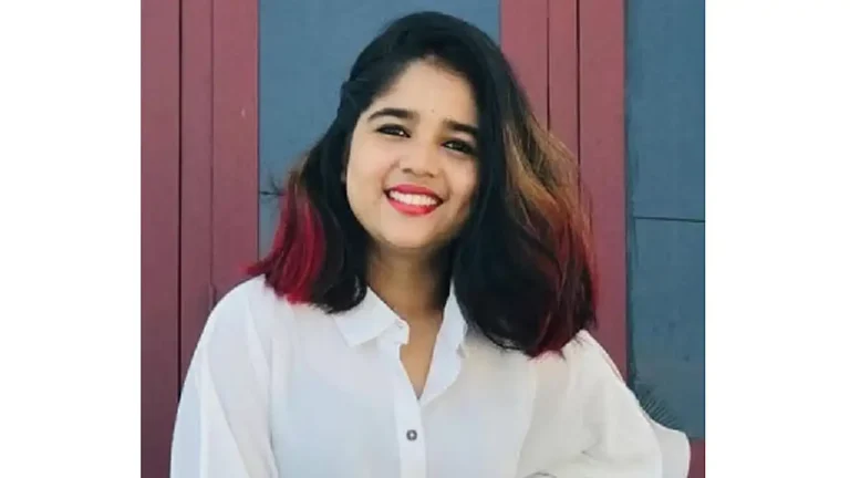 ‘ഹെലൻ ഓഫ് സ്പാർട്ട’യുടെ ലൈസൻസ്  തെറിച്ചു ; മാധ്യമങ്ങളെ അധിക്ഷേപിച്ച് പെറ്റി മാത്രം എന്ന് സ്ഥാപിക്കാന്‍ ശ്രമം: വ്‌ലോഗര്‍ക്ക് എം.വി.ഡിയുടെ കനത്ത പ്രഹരം; ഡ്രൈവിങ് ലൈസന്‍സ് മൂന്ന് മാസത്തേക്ക് റദ്ദാക്കി