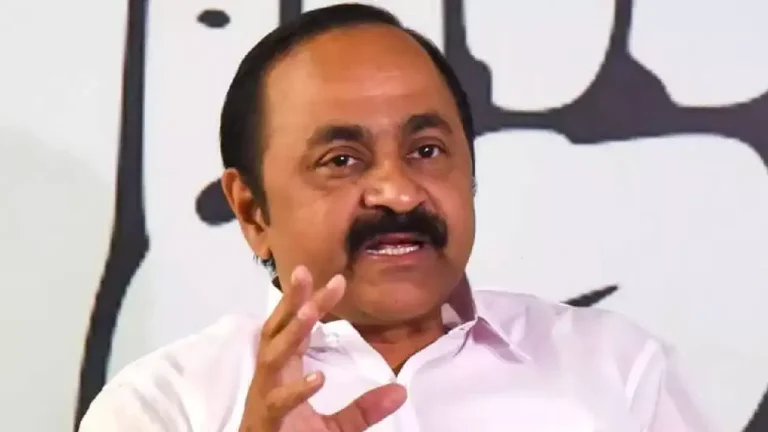 സ്വാതന്ത്ര്യദിനാഘോഷങ്ങളില് വന്ദേമാതരം നിര്ബന്ധമാക്കി സര്ക്കാര് ഉത്തരവ്; ആറ് ചരണങ്ങളും പൂര്ണമായും ആലപിക്കണമെന്ന് ചീഫ് സെക്രട്ടറിയുടെ ഉത്തരവില്; നിർദേശത്തിൽ കേന്ദ്രസർക്കാർ നിലപാട് കടുപ്പിച്ചതോടെ സ്വാതന്ത്ര്യദിനാഘോഷങ്ങളില് വന്ദേമാതരം നിര്ബന്ധമാക്കി സര്ക്കാര് ഉത്തരവ്; ആറ് ചരണങ്ങളും പൂര്ണമായും ആലപിക്കണമെന്ന് ചീഫ് സെക്രട്ടറിയുടെ ഉത്തരവില്; നിർദേശത്തിൽ കേന്ദ്രസർക്കാർ നിലപാട് കടുപ്പിച്ചതോടെ
