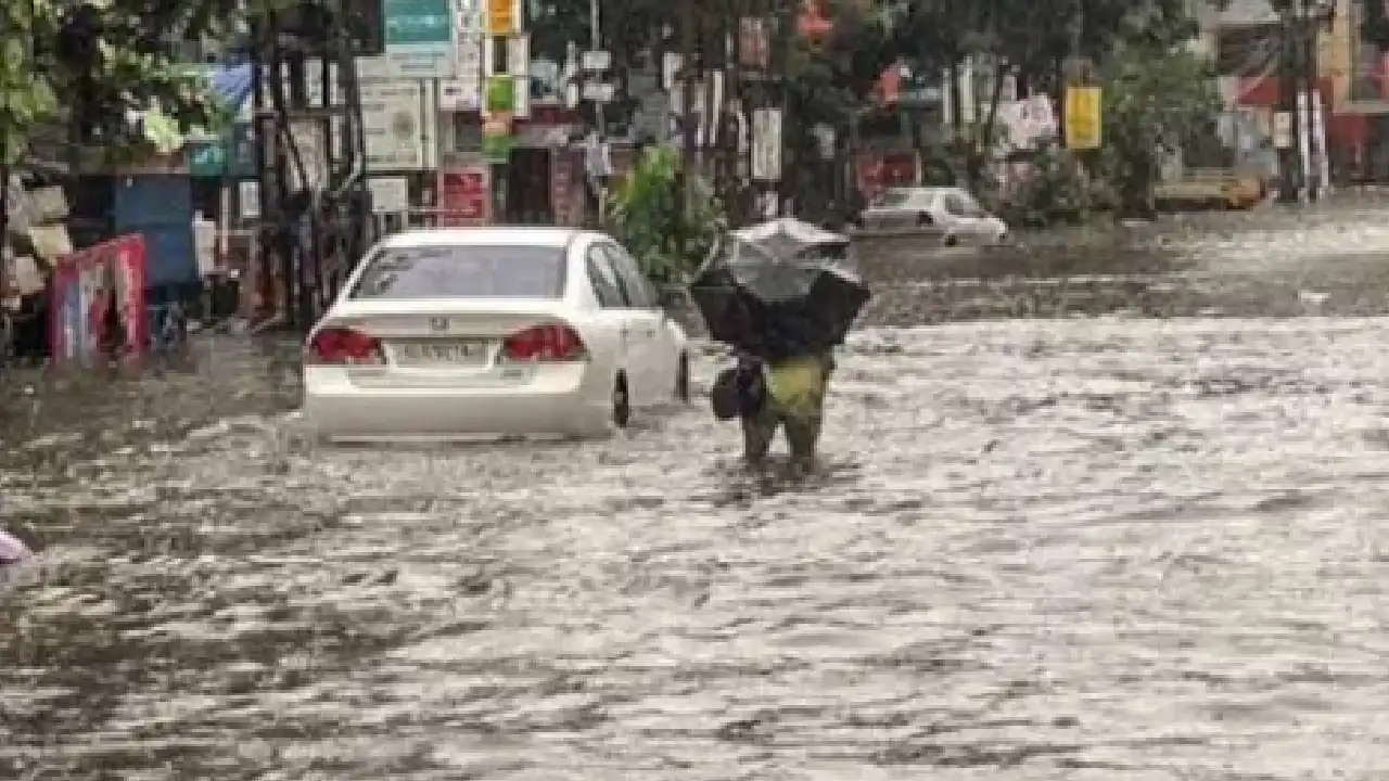 Kerala rain red alert nine districts Moozhiyar dam Parappanangadi landslide കേരളം മഴ റെഡ് അലർട്ട് ചിത്രം