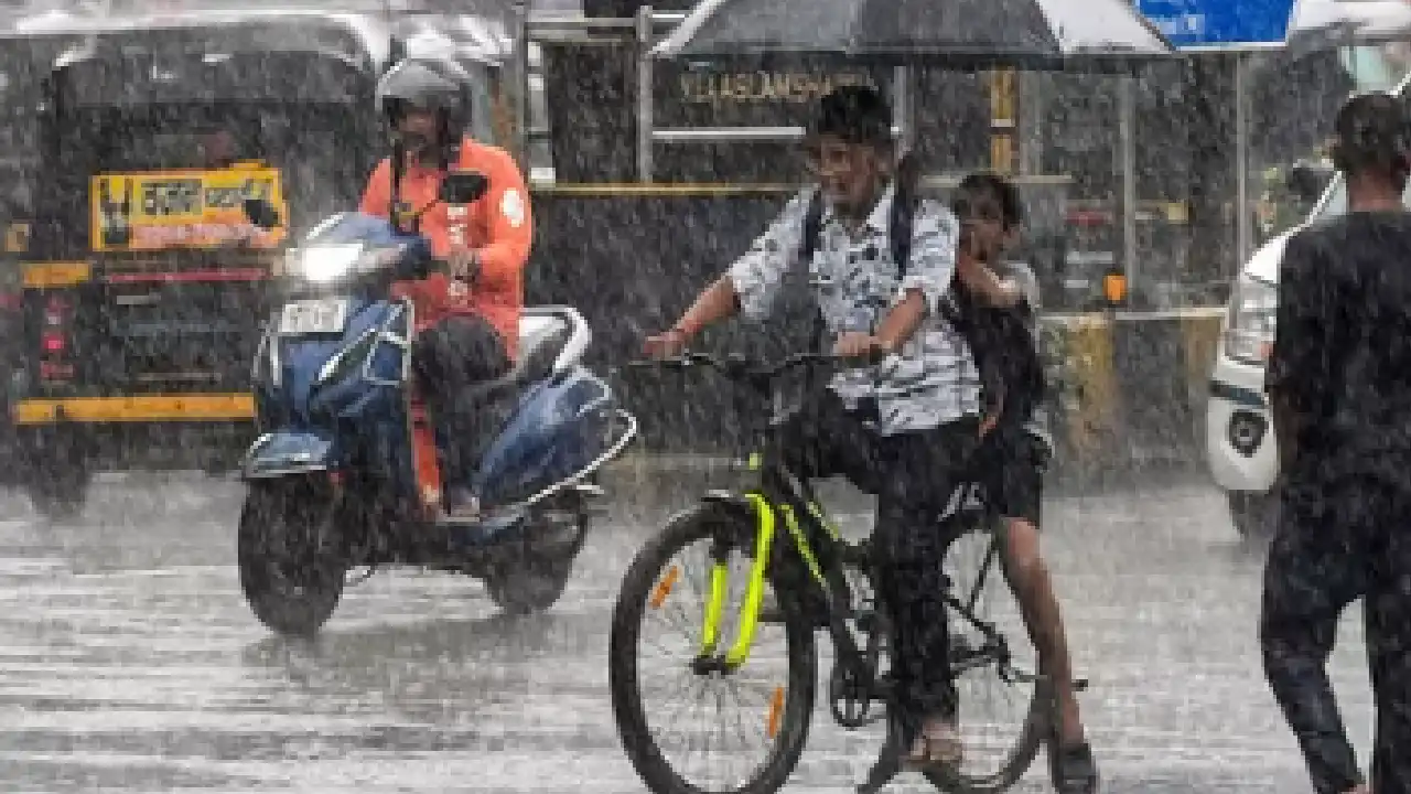 Kerala heavy rain landslide deaths red alert eight districts കേരളം മഴ ഉരുൾപൊട്ടൽ ചിത്രം