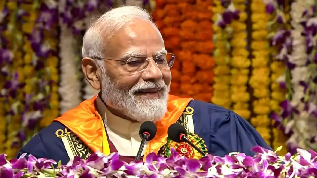 ഐഐടി ഡൽഹിയുടെ ബിരുദദാനച്ചടങ്ങിൽ വിദ്യാർഥികളുമായി സംവദിക്കുന്ന പ്രധാനമന്ത്രി നരേന്ദ്ര മോദി