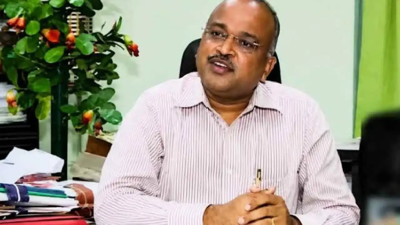 ഖാദി ബോർഡ് സെക്രട്ടറി സ്ഥാനത്ത് നിന്ന് രാജിവെച്ച കെ എ രതീഷ്