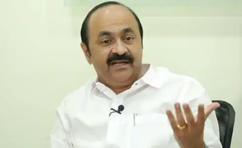 സംസ്ഥാനത്ത് മഴക്കെടുതി രൂക്ഷം; ആറ് മരണം, കാണാതായവർക്കായി തിരച്ചിൽ തുടരുന്നു: ദുരിതാശ്വാസ ധനസഹായം നൽകുമെന്ന് മുഖ്യമന്ത്രി vd satheesan